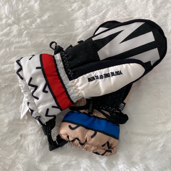 NEFF Mittens - Picture 3 of 10